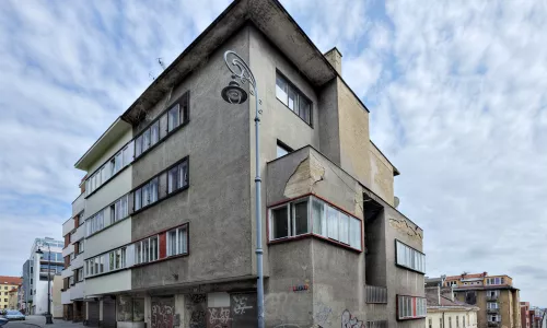 C156 Apartment buildings